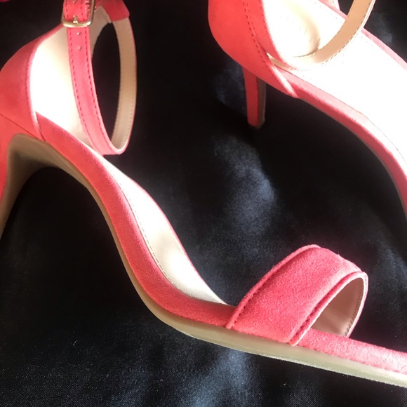 ❣️🖤NWOT🖤 ❣️ PEACH COLORED FAUX SUEDE - HEELS - Picture 4 of 6